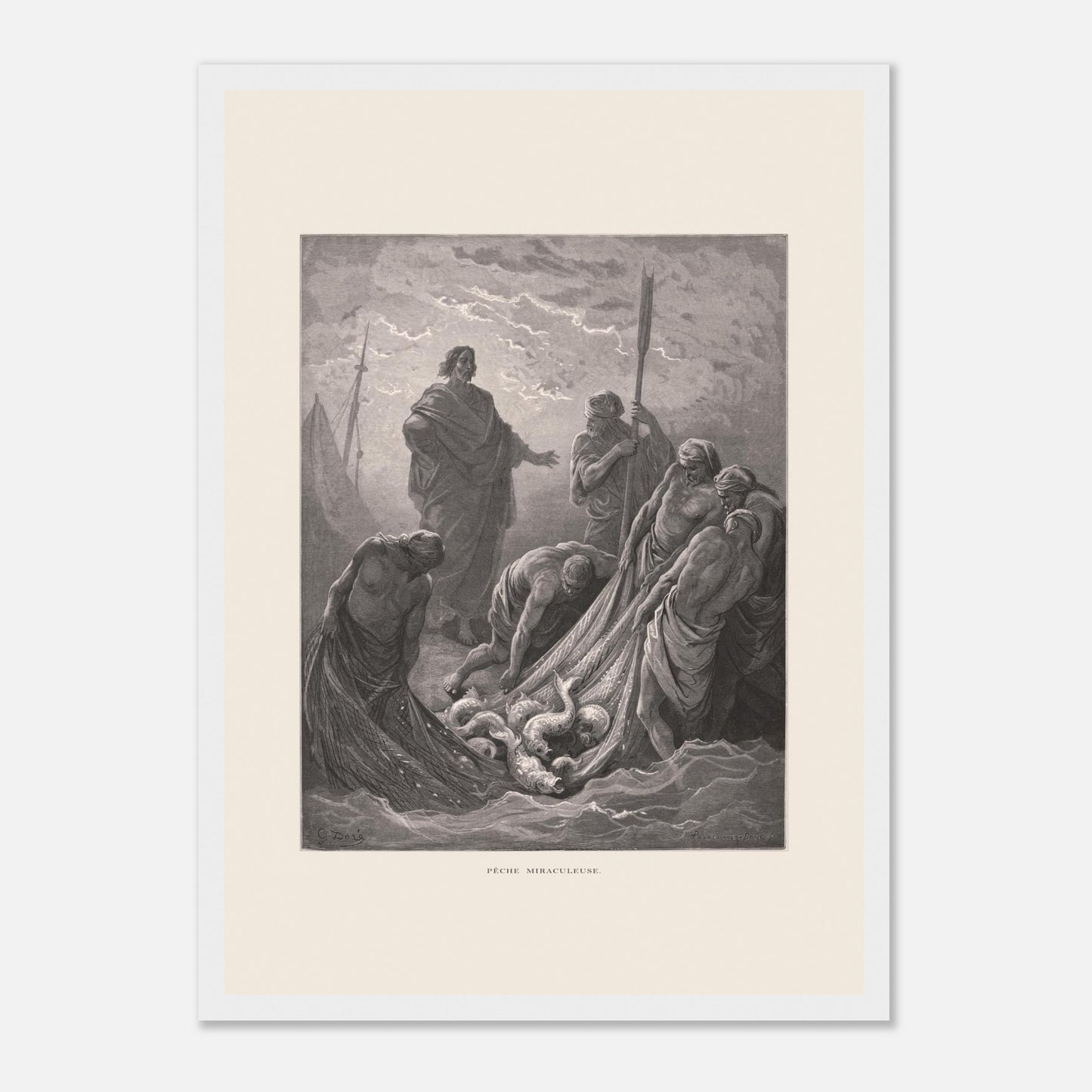 Planche de la Pêche miraculeuse par Gustave Doré (1866) (29,7x42 cm (A3) / Cadre blanc). Gravure de Gustave Doré illustrant la pêche miraculeuse, où Jésus se tient au bord de l'eau et des pêcheurs retirent un filet rempli de poissons.