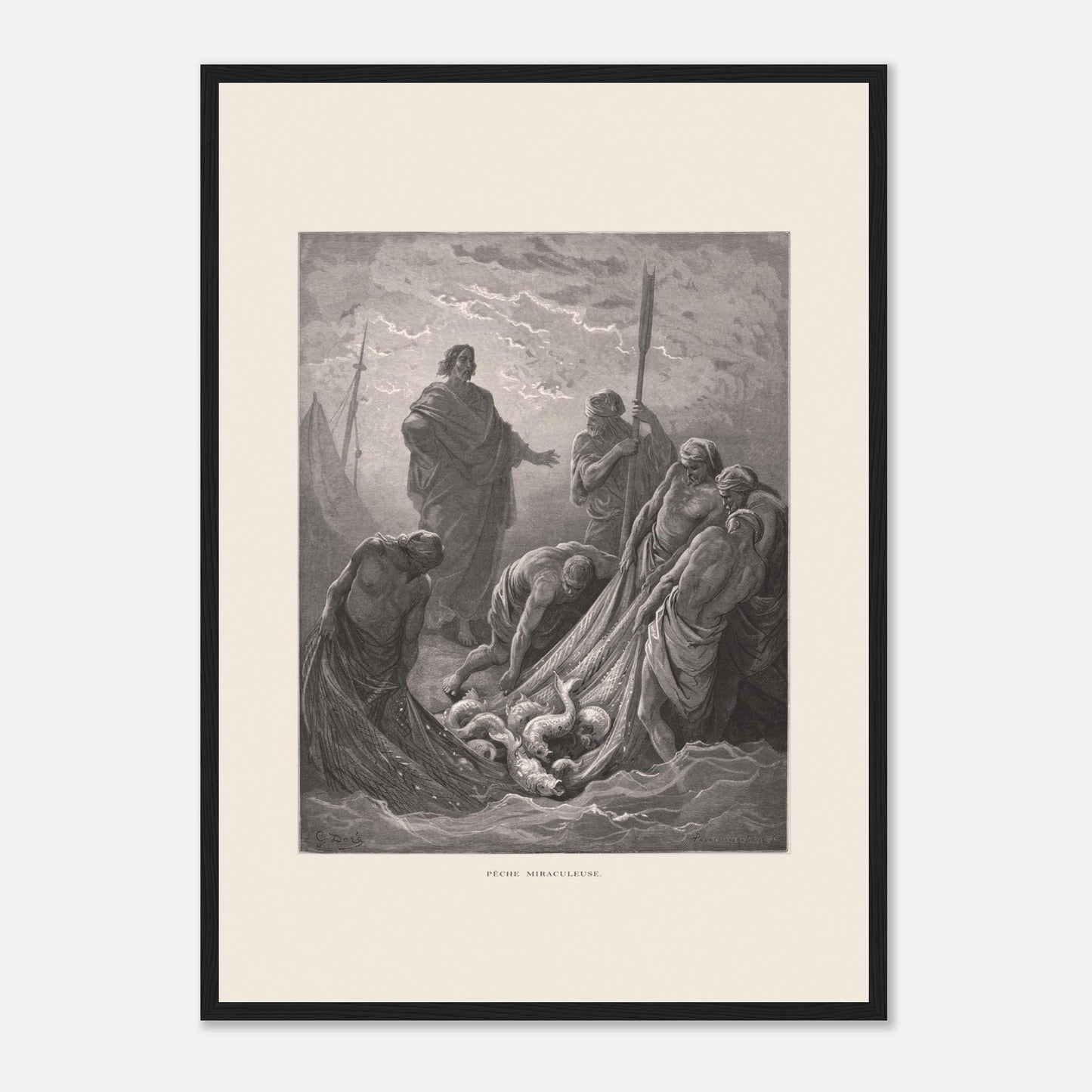 Planche de la Pêche miraculeuse par Gustave Doré (1866) (42x59,4 cm (A2) / Cadre noir). Gravure de Gustave Doré illustrant la pêche miraculeuse, où Jésus se tient au bord de l'eau et des pêcheurs retirent un filet rempli de poissons.