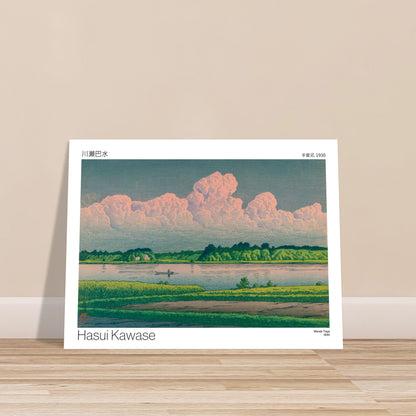 Planche ancienne Marais Tega par Hasui Kawase. Paysage de marais avec une étendue d'eau calme bordée de végétation luxuriante, un ciel chargé de gros nuages roses et un petit bateau sur l'eau. Image d'illustration 7