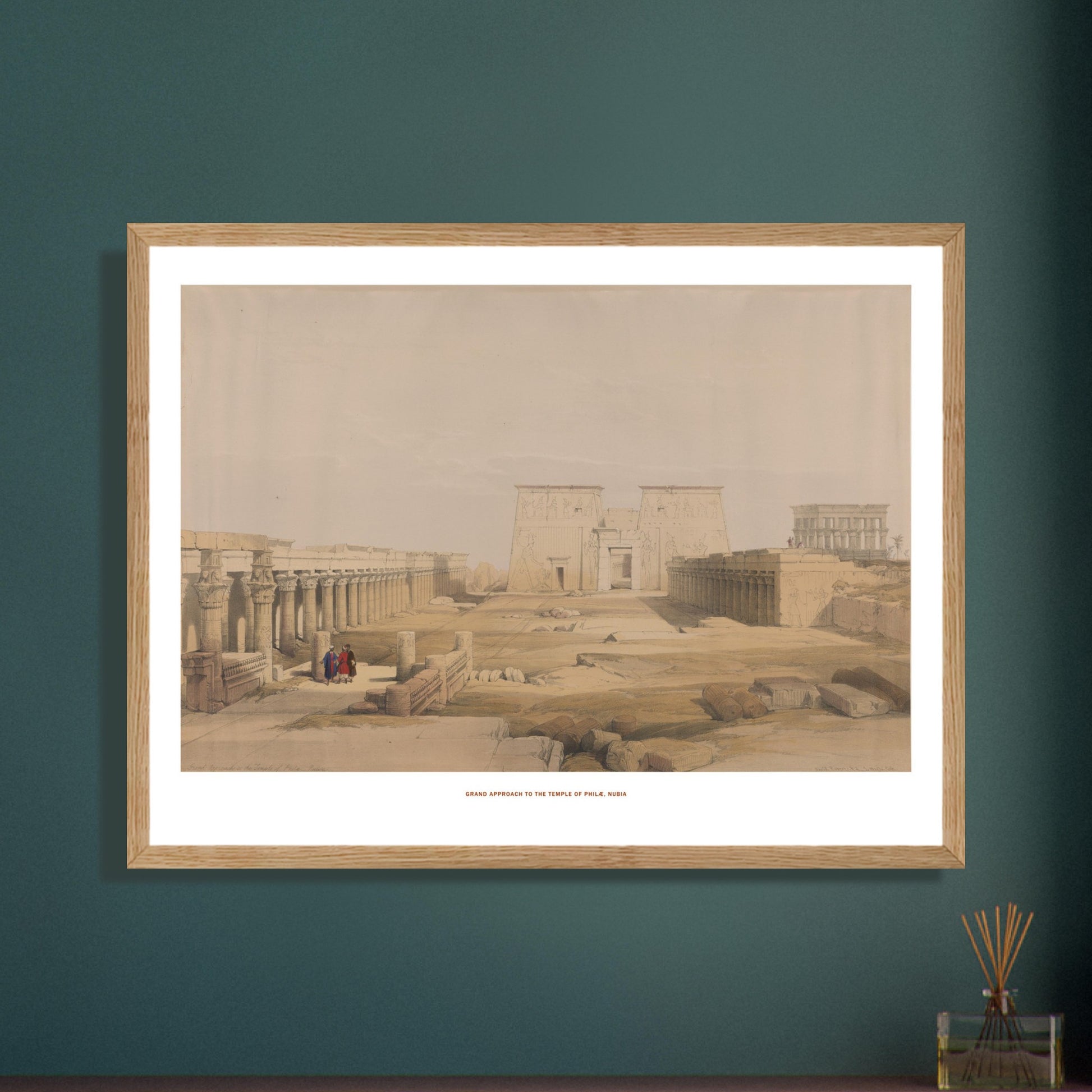 Planche ancienne : Grande approche du temple de Philæ - David Roberts. Lithographie ancienne de l'approche du temple de Philæ en Nubie, avec une longue colonnade et des figures humaines. Image d'illustration 7