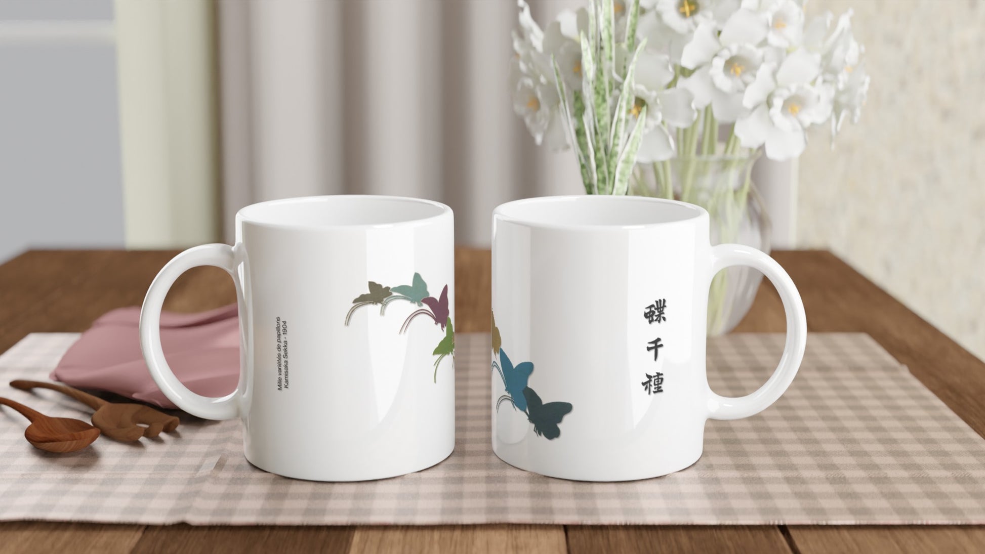 Planche de silhouettes de papillons en vol - Kamisaka Sekka. Mug orné de silhouettes de papillons dans des tons de gris et de bleu, disposés en vol. Image d'illustration 2