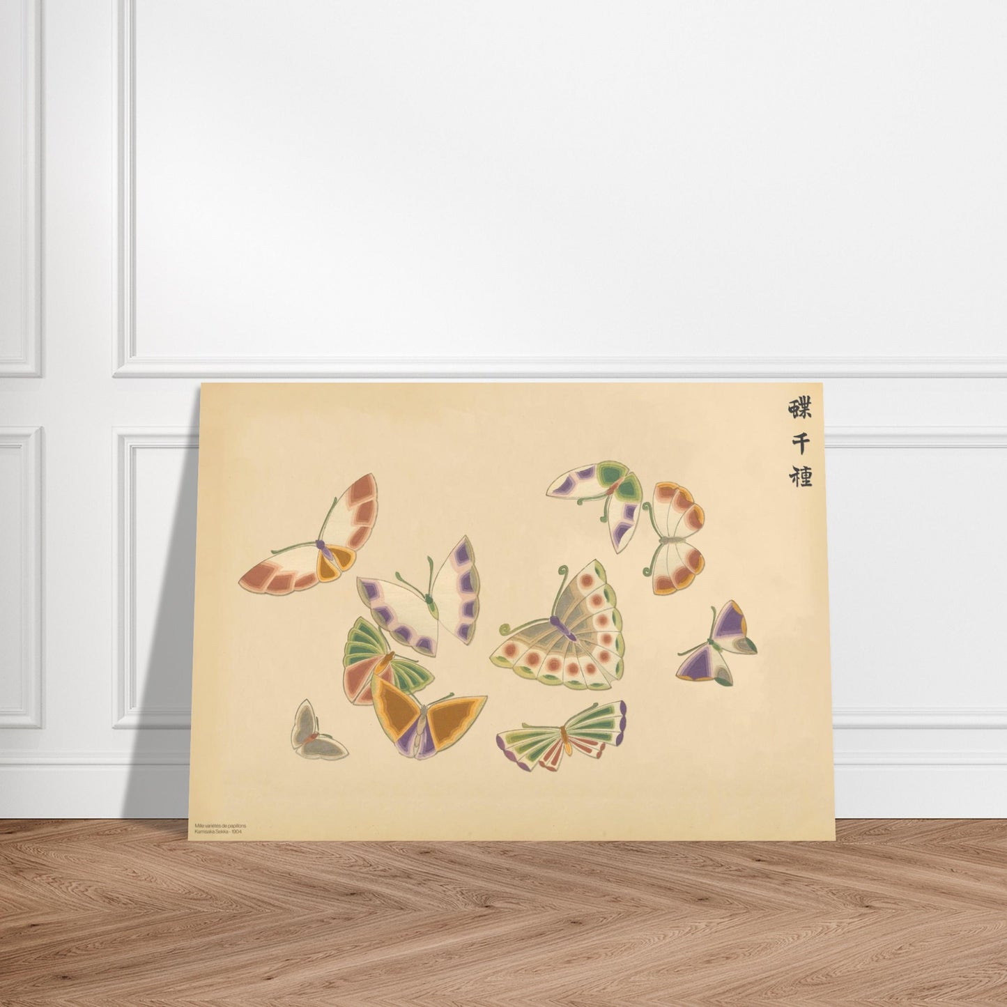 Planche de papillons stylisés aux tons pastels - Kamisaka Sekka. Planche naturaliste de plusieurs papillons aux ailes stylisées aux teintes pastel, vert, violet, orange et blanc cassé, sur un fond beige. Image d'illustration 3