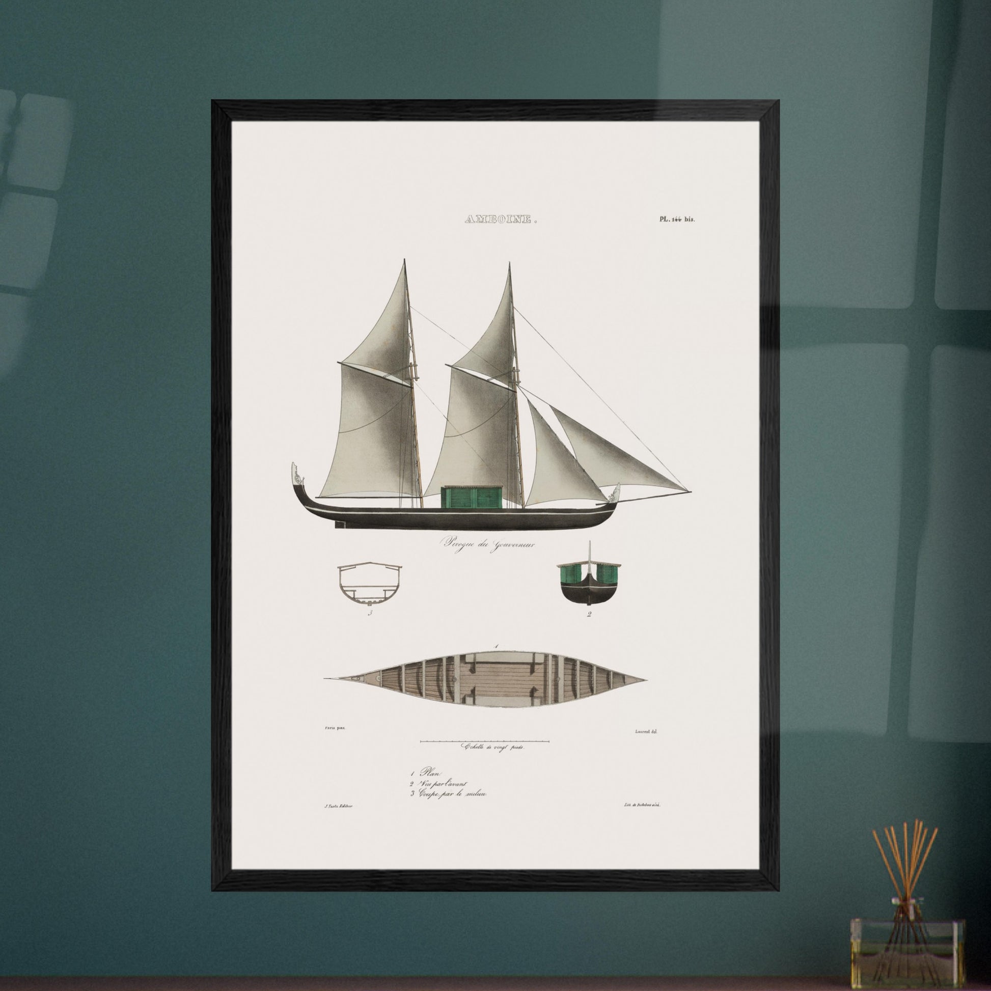 Planche navale de la pirogue du gouverneur aux Moluques (Astrolabe). Cette illustration montre la vue latérale d'une pirogue à deux mâts avec des voiles, ainsi que des vues en coupe et en plan de la coque. Image d'illustration 5