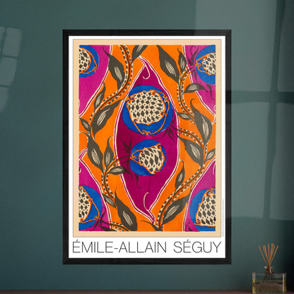 Planche Samarkande : motifs de fruits exotiques par E.A. Séguy. Motifs de Samarkande par Émile-Allain Séguy : des formes florales bleues et des motifs végétaux sombres sur fond orange et fuchsia. Image d'illustration 7