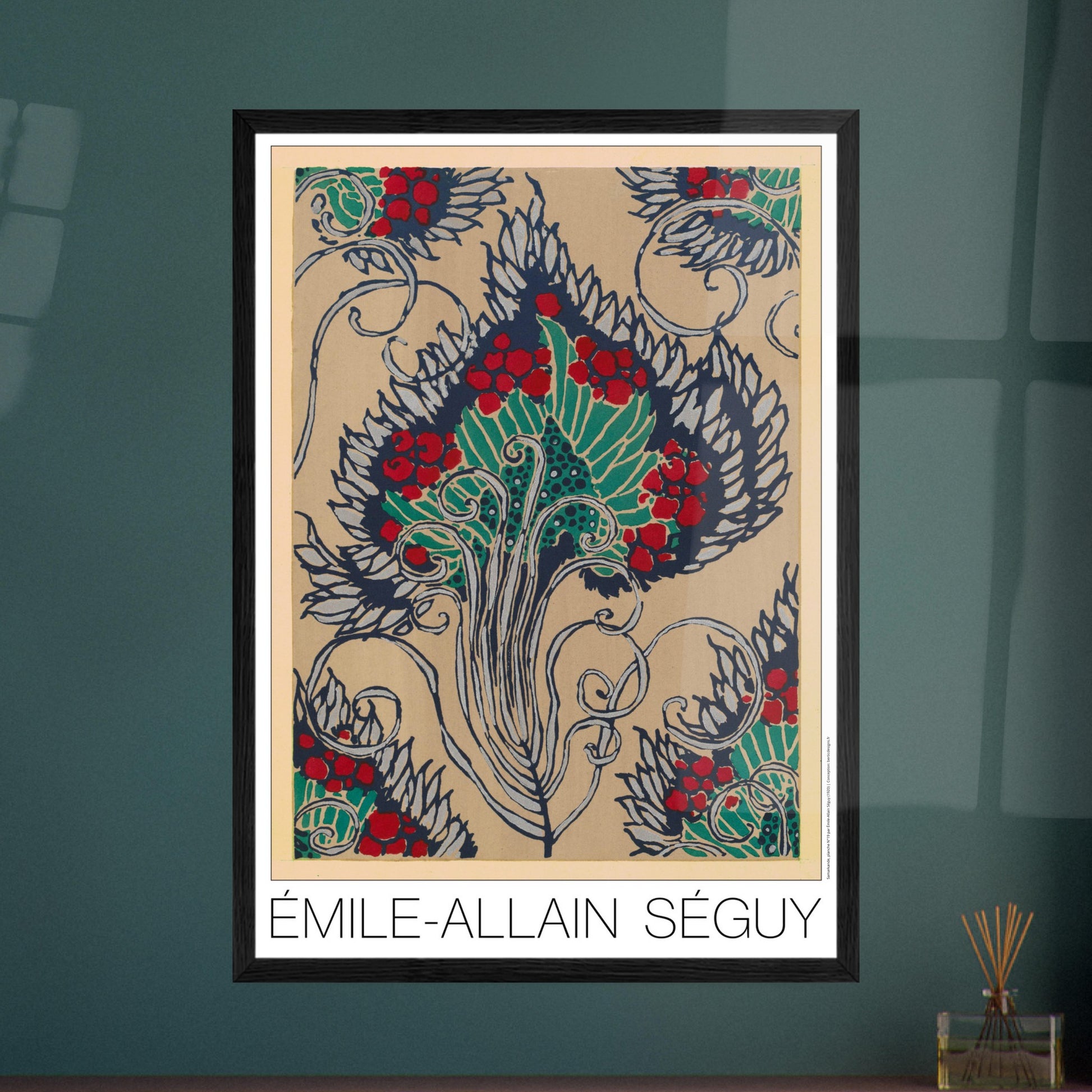 Planche de motif floral beige et rouge, Samarkande de Séguy. Affiche de motifs orientaux de Séguy, présentant un motif floral stylisé aux baies rouges, feuilles bleues et vertes, sur fond beige. Image d'illustration 7