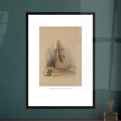 Planche ancienne : Statue colossale au temple de Louxor par David Roberts. Lithographie ancienne représentant une statue colossale à l'entrée du temple de Louxor, avec quelques personnages au premier plan. Image d'illustration 7
