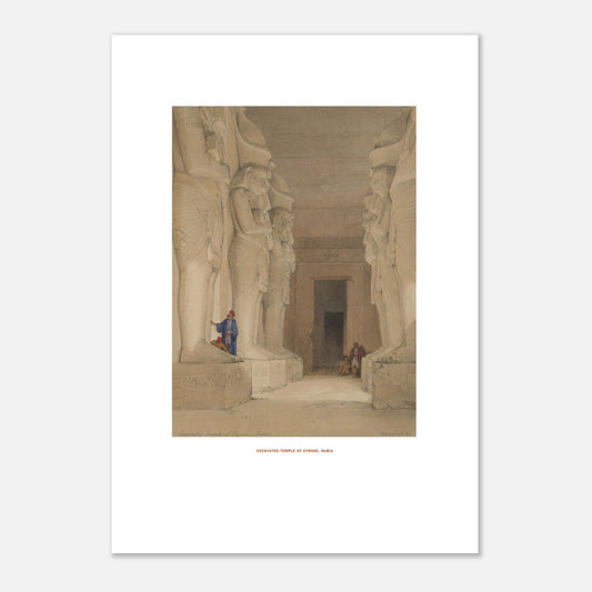 Planche ancienne du temple excavé de Gyrshe en Nubie par David Roberts (21x29,7 cm (A4)). Intérieur d'un temple excavé de Gyrshe, Nubie, avec quatre statues assises de figures divines ou royales et des hiéroglyphes sculptés.