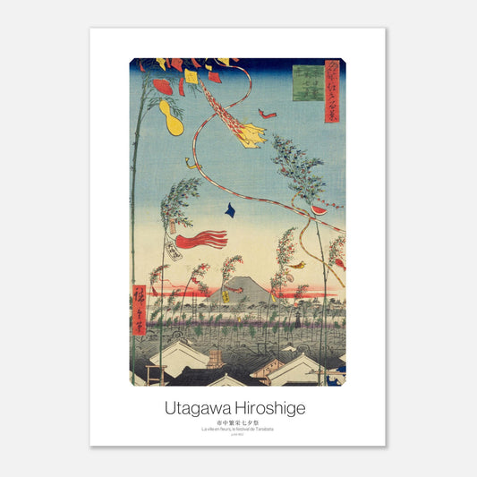 Planche ukiyo-e : Le festival de Tanabata à Edo - Utagawa Hiroshige (29,7x42 cm (A3)). Estampe japonaise représentant une ville fleurie lors du festival de Tanabata, avec des décorations suspendues à des branches d'arbres et le mont Fuji en arrière-plan.