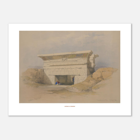 Planche de la Porte de Dendérah - Illustration de David Roberts (30x40 cm). Porte de Dendérah, une structure monumentale en pierre avec des hiéroglyphes et des décorations, entourée de sable et de quelques personnages.
