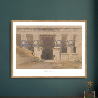 Planche ancienne : Portique du temple de Dendérah, David Roberts. Lithographie ancienne représentant le portique du temple de Dendérah avec ses colonnes monumentales, orné de hiéroglyphes et de peintures. Image d'illustration 6