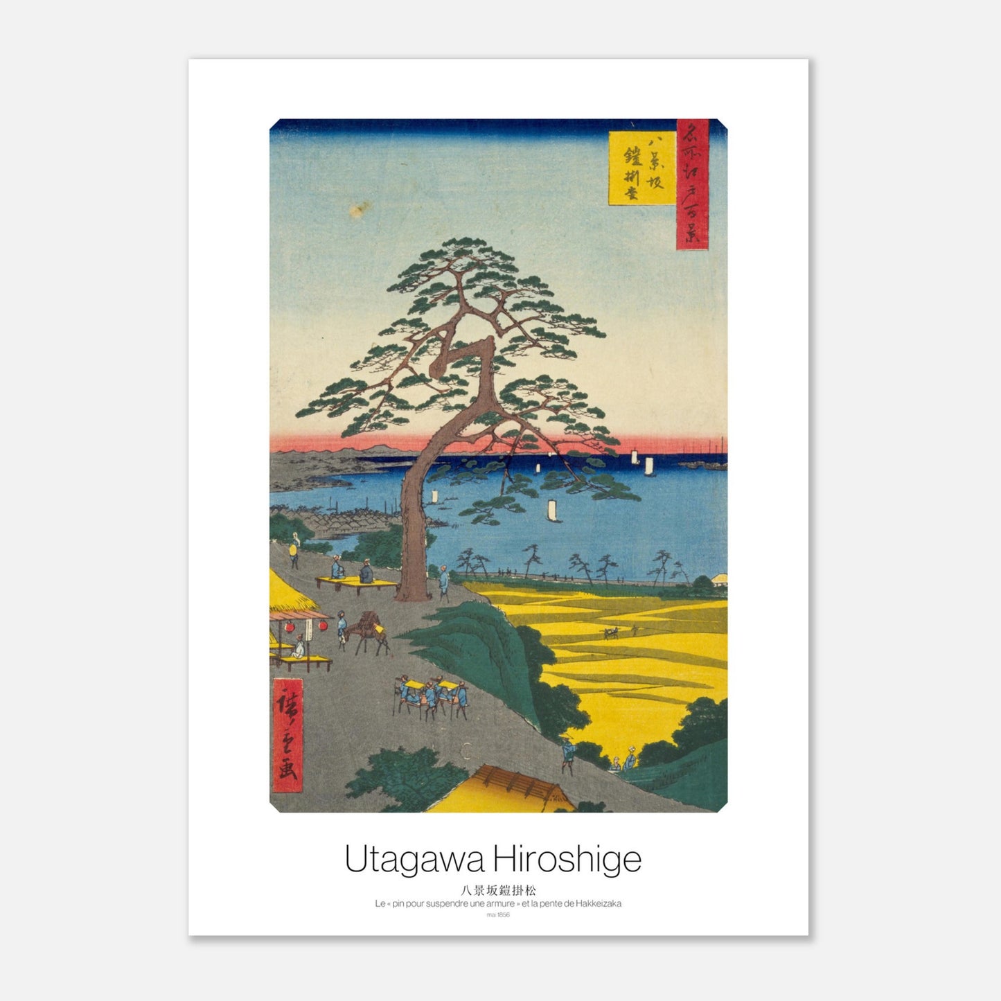 Planche ukiyo-e : Le pin pour suspendre une armure, Hiroshige (21x29,7 cm (A4)). Estampe japonaise représentant un grand pin au sommet d'une colline surplombant une baie avec des bateaux, et un paysage jaune doré au premier plan.