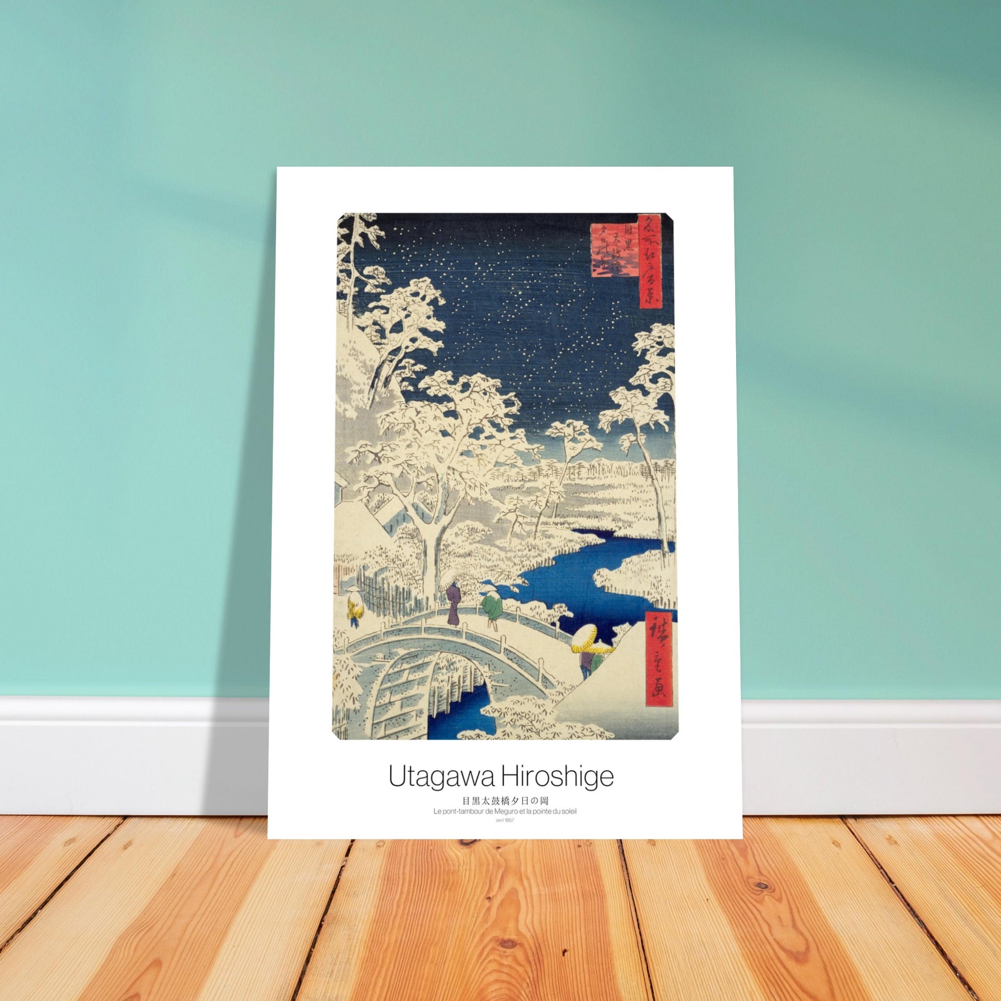 Planche ukiyo-e : Le pont-tambour de Meguro, Utagawa Hiroshige. Gravure japonaise représentant le pont-tambour de Meguro sous la neige, avec des arbres enneigés, un ciel étoilé et des personnages se promenant. Image d'illustration 4
