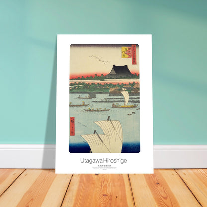Gravure japonaise : Teppōzu et le temple de Tsukiji Monzeki, Hiroshige. Gravure ukiyo-e de Hiroshige montrant le fleuve Sumida avec des bateaux, le temple de Tsukiji Monzeki et des cyprès sur un fond de ciel orangé. Image d'illustration 4