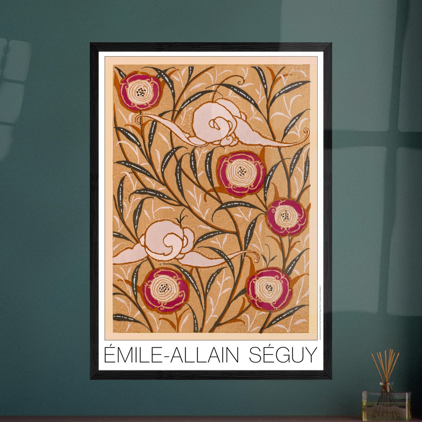 Planche de motifs de roses rouges, Samarkande par E.A. Séguy. Illustration Art Déco de motifs de roses rouges et d'escargots stylisés sur fond beige, avec des branches et feuilles sombres, par Émile-Allain Séguy. Image d'illustration 7