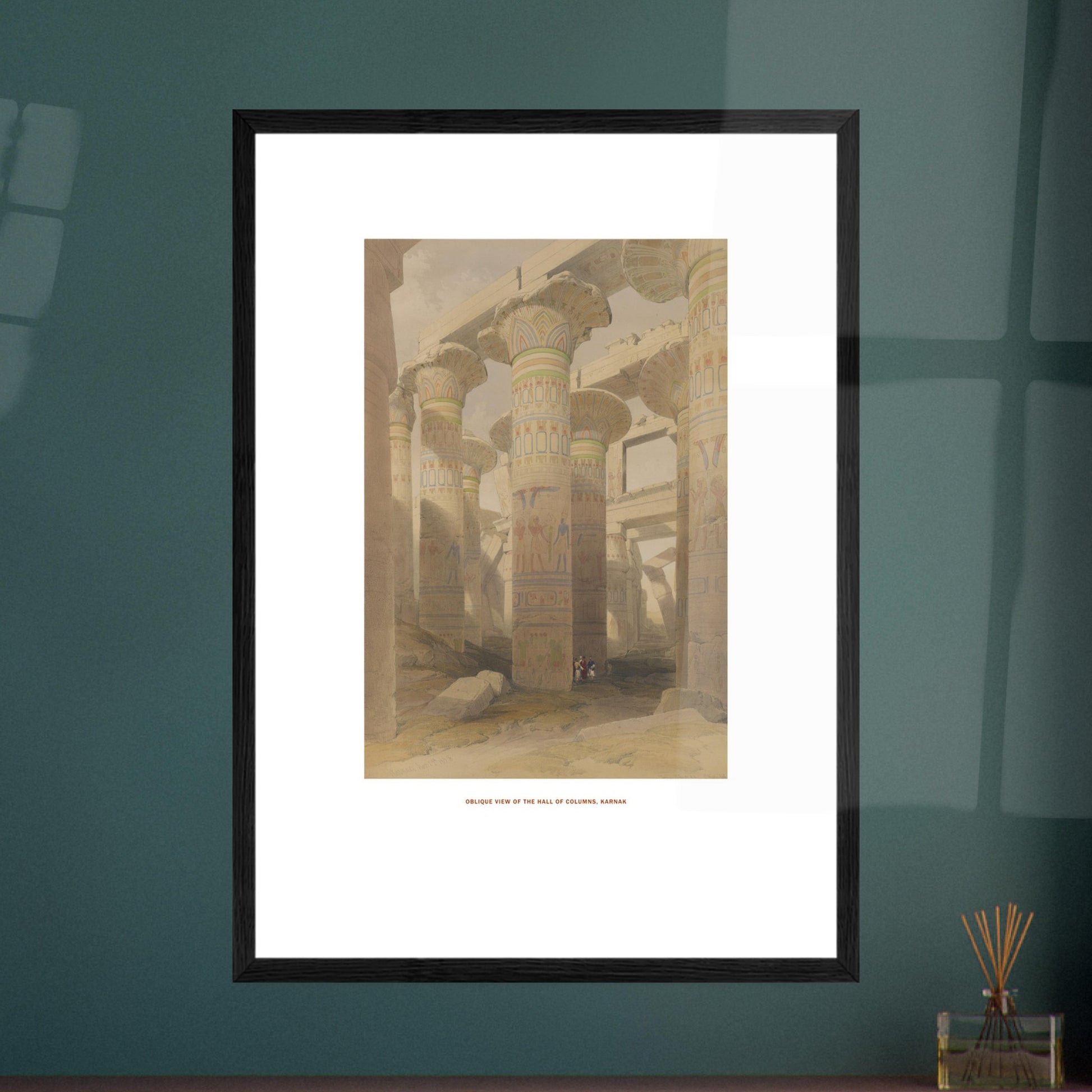 Planche de Karnak : Vue oblique de la salle des colonnes, David Roberts. Lithographie de David Roberts représentant la salle des colonnes du temple de Karnak, avec ses piliers monumentaux ornés de hiéroglyphes et de peintures. Image d'illustration 6