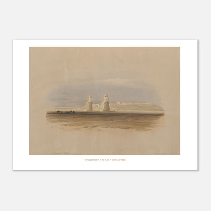 Statues de Memnon dans la plaine de Gourna - David Roberts (42x59,4 cm (A2)). Lithographie ancienne représentant les statues de Memnon dans la plaine de Gourna, à Thèbes, sous un ciel nuageux.