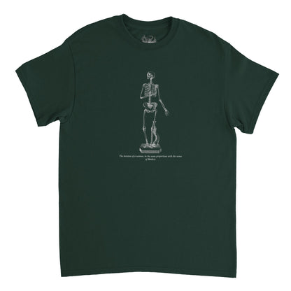 T-shirt anatomie squelette féminin - William Cheselden (Vert Forêt). T-shirt vert foncé avec un squelette de femme en pose suppliante, dessiné en blanc.