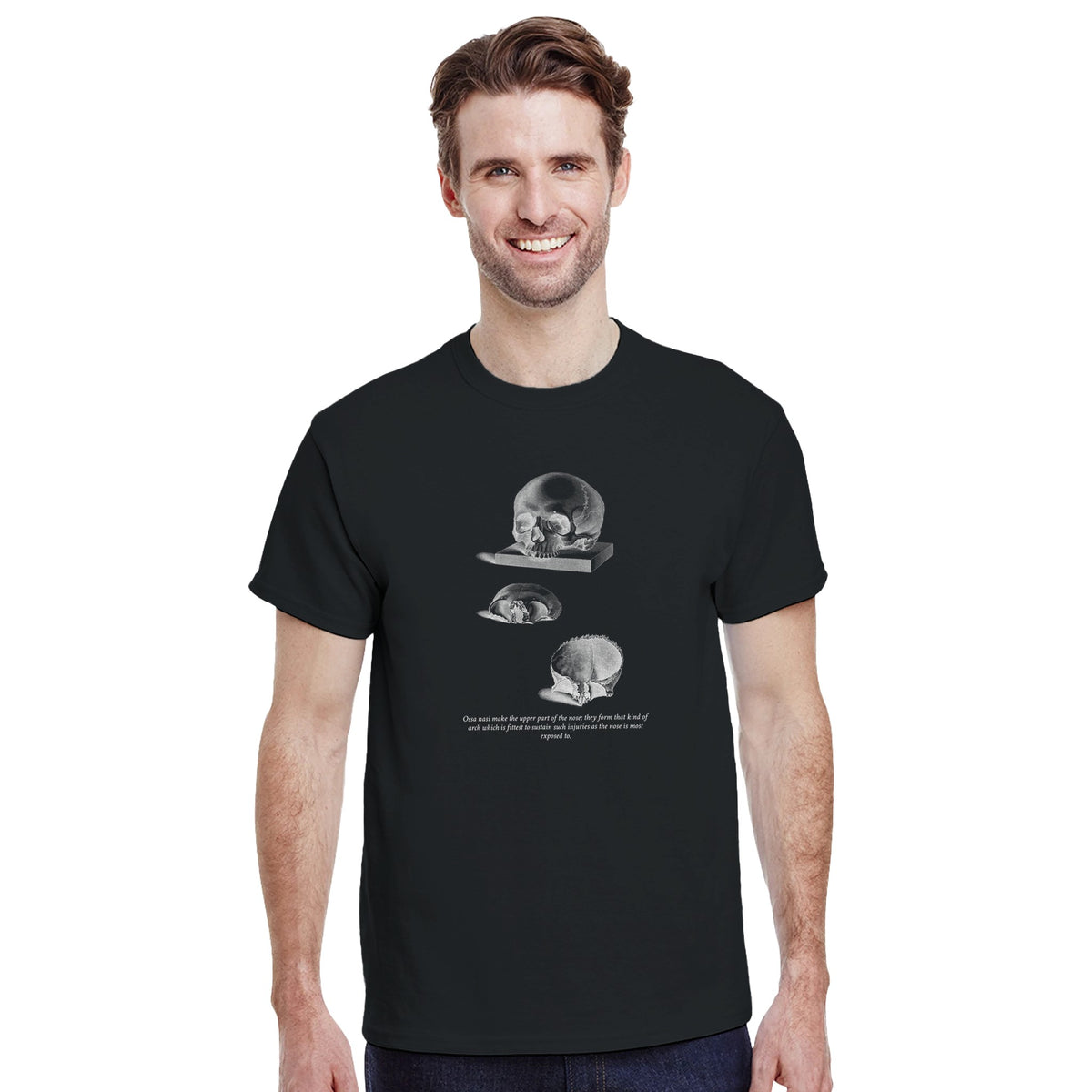 T-shirt anatomie trois crânes humains - William Cheselden. T-shirt noir avec une illustration de trois crânes humains en différentes vues, dessinés en blanc.