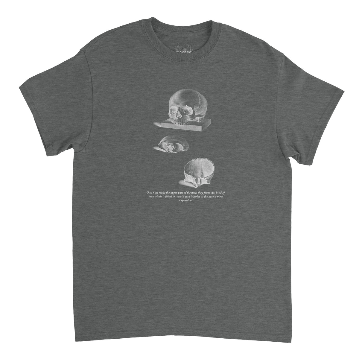 T-shirt anatomie trois crânes humains - William Cheselden (Graphite). T-shirt noir avec une illustration de trois crânes humains en différentes vues, dessinés en blanc.