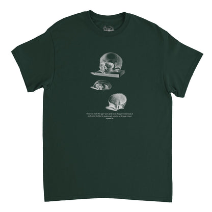 T-shirt anatomie trois crânes humains - William Cheselden (Vert Forêt). T-shirt noir avec une illustration de trois crânes humains en différentes vues, dessinés en blanc.