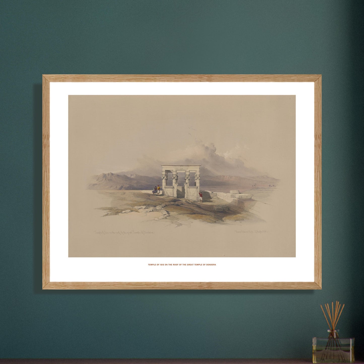 Planche ancienne du Temple d'Isis sur le temple de Dendérah - David Roberts. Lithographie ancienne représentant une vue architecturale du temple d'Isis sur le toit du grand temple de Dendérah, avec des personnages et des montagnes en arrière-plan. Image d'illustration 7