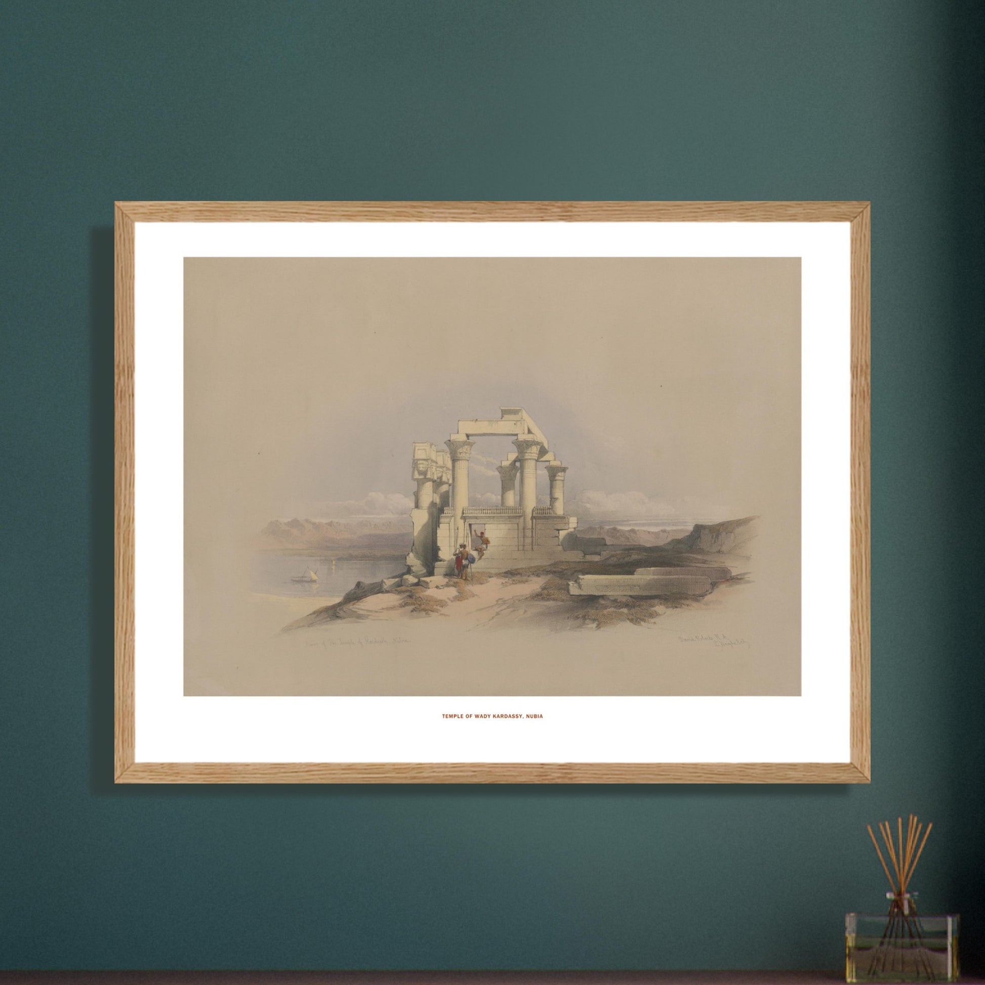 Temple de Wadi Kardassy, Nubie - une touche de mystère et d'histoire pour votre décoration - David Roberts, Egypte et Nubie 1838. Lithographie ancienne représentant les ruines d'un temple à colonnes à Wadi Kardassy, Nubie, avec un plan d'eau et des montagnes en arrière-plan. Image d'illustration 6