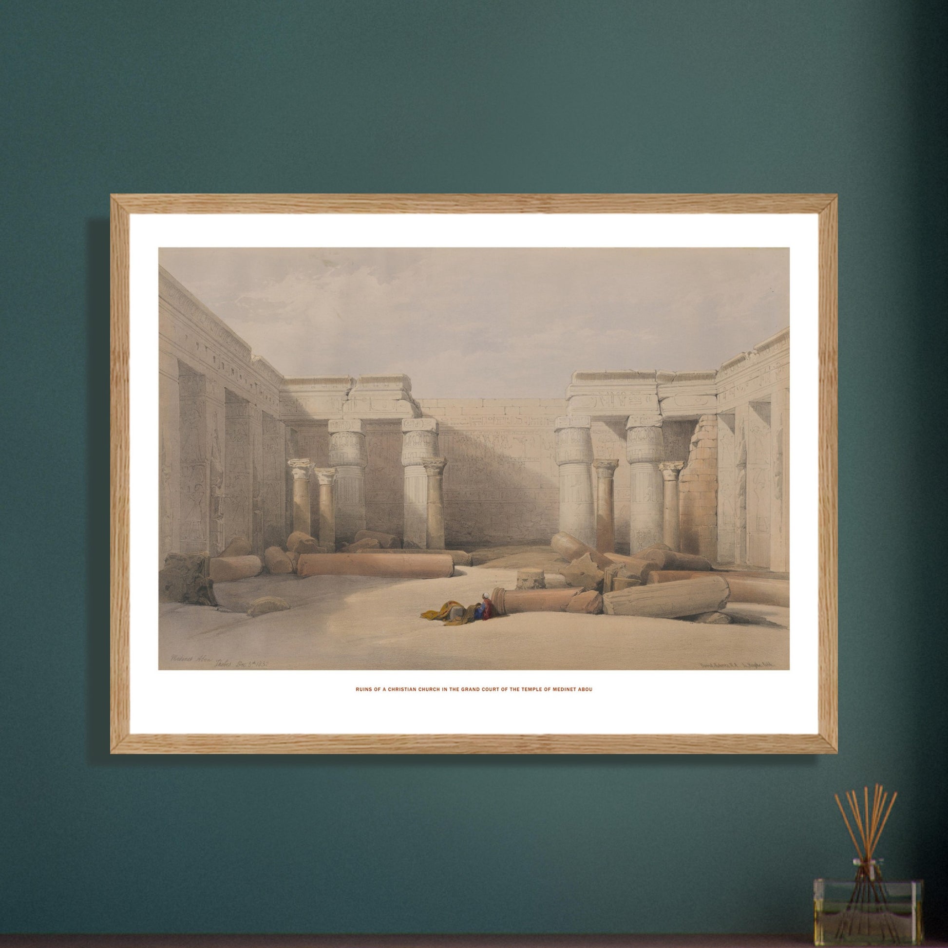 Temple de Médinet Habou, lithographie ancienne de David Roberts. Lithographie ancienne montrant le temple de Médinet Abou dans la cour d'une église, avec des colonnes et des ruines. Image d'illustration 6