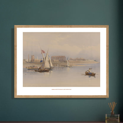 Vue générale des ruines de Louxor depuis le Nil, David Roberts. Lithographie ancienne de David Roberts représentant une vue générale des ruines de Louxor depuis le Nil, avec des bateaux à voile sur le fleuve et des figures humaines sur une barque. Image d'illustration 6