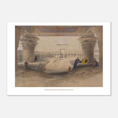 Gravure ancienne : Vue sous le portique du temple d'Edfou - David Roberts (21x29,7 cm (A4)). Lithographie de David Roberts dépeignant l'île de Philæ avec ses temples antiques majestueux, une étendue d'eau et un ciel nuageux.