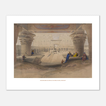 Gravure ancienne : Vue sous le portique du temple d'Edfou - David Roberts (40x50 cm). Lithographie de David Roberts dépeignant l'île de Philæ avec ses temples antiques majestueux, une étendue d'eau et un ciel nuageux.